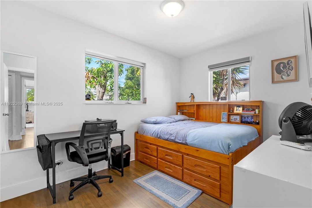 出租: $4,200 (3 贝兹, 3 浴室, 1276 平方英尺)