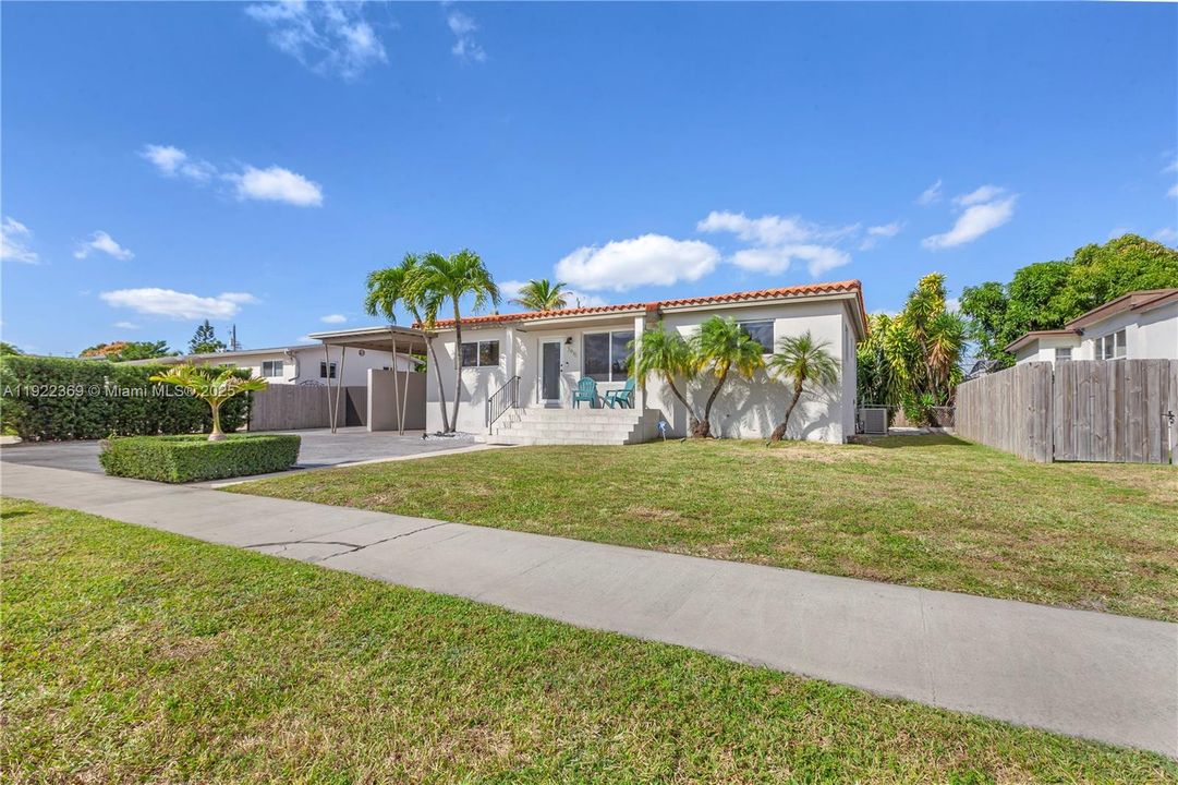 出租: $4,200 (3 贝兹, 3 浴室, 1276 平方英尺)