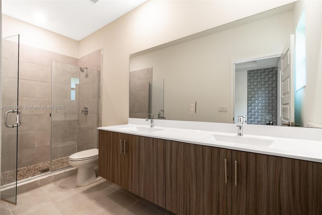 出租: $3,600 (3 贝兹, 2 浴室, 1476 平方英尺)