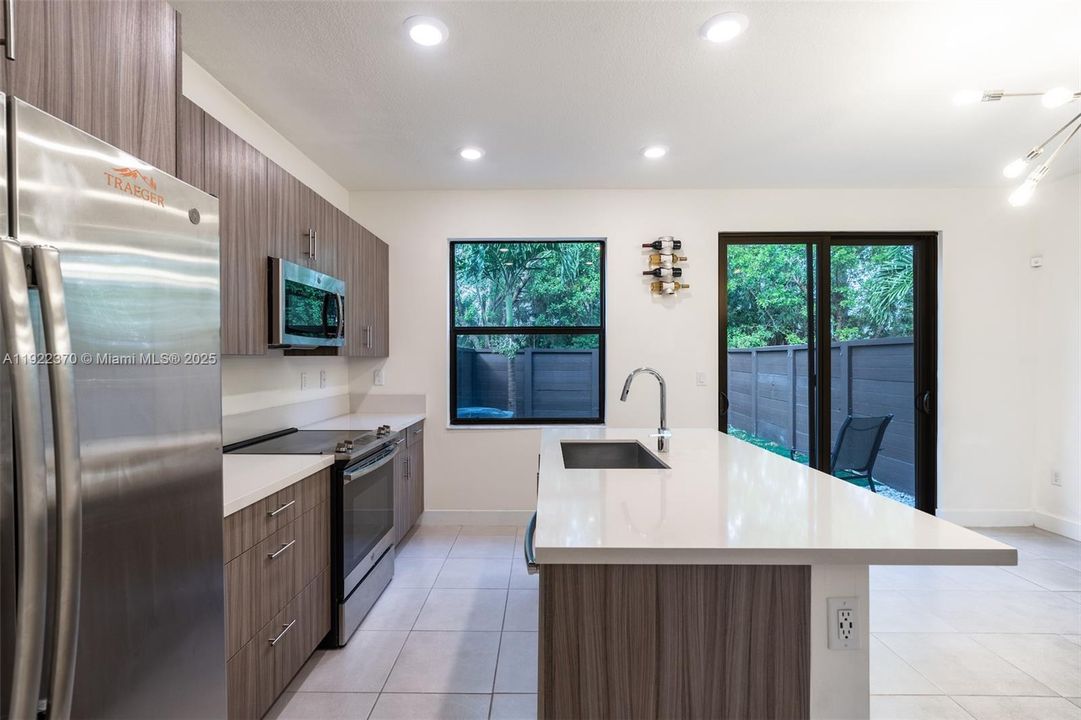 出租: $3,600 (3 贝兹, 2 浴室, 1476 平方英尺)