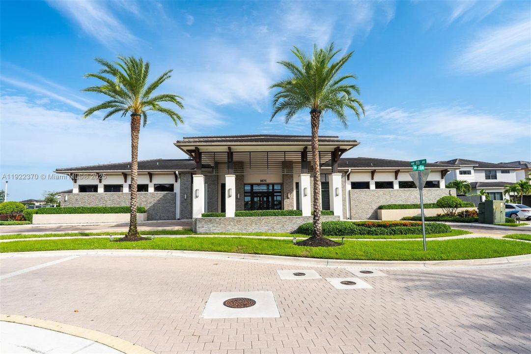 出租: $3,600 (3 贝兹, 2 浴室, 1476 平方英尺)