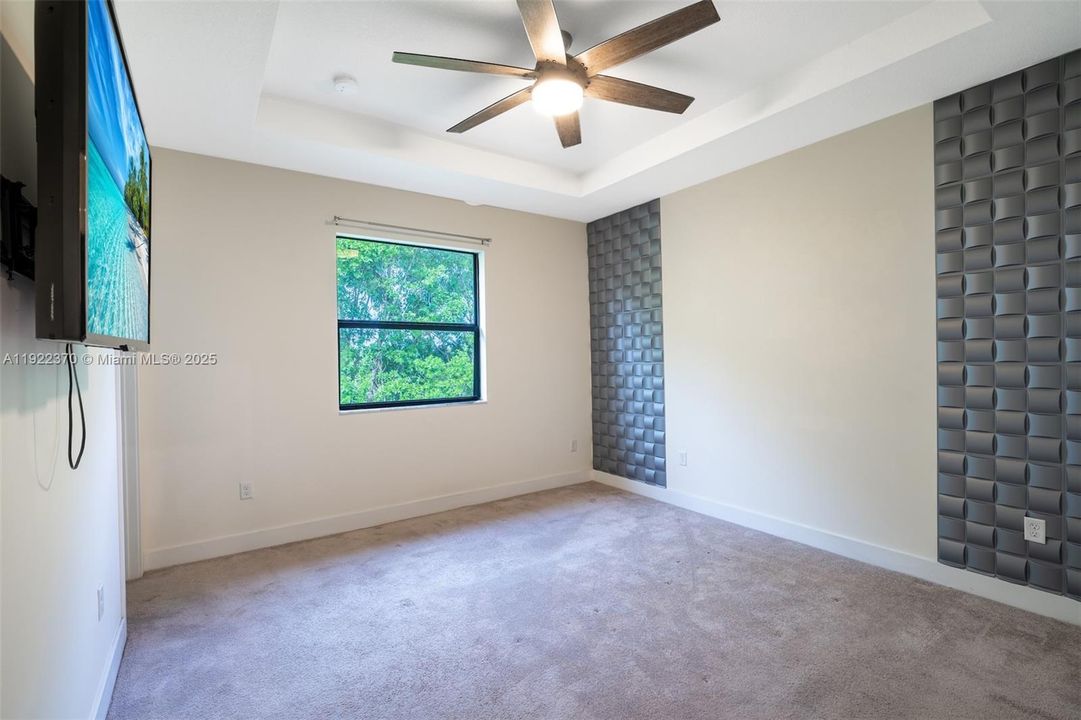 出租: $3,600 (3 贝兹, 2 浴室, 1476 平方英尺)