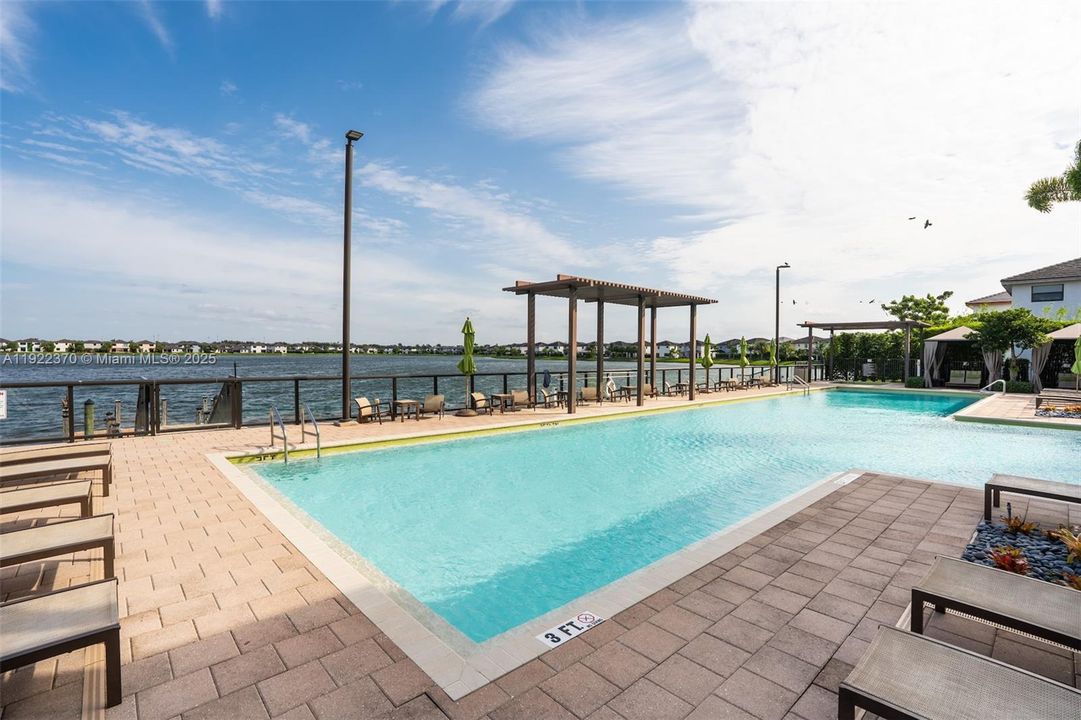 出租: $3,600 (3 贝兹, 2 浴室, 1476 平方英尺)