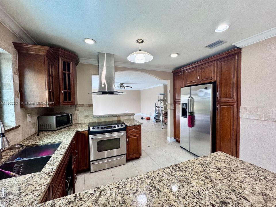 For Rent: $4,000 (3 beds, 2 baths, 1599 Square Feet)