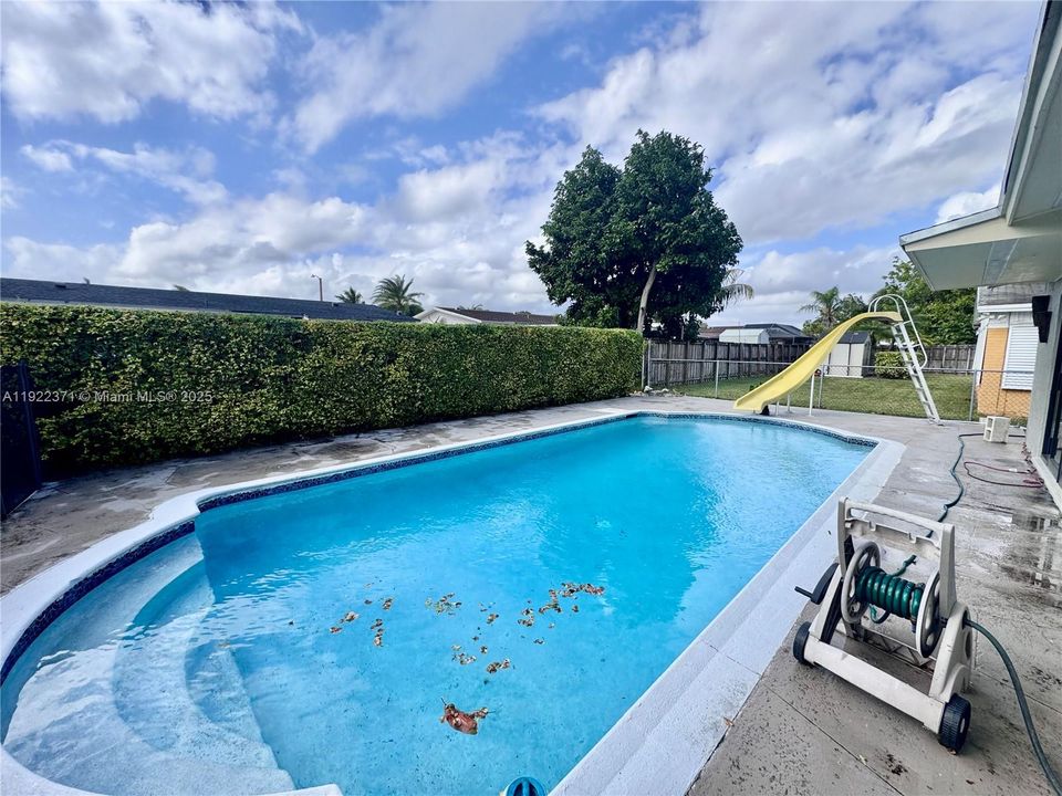 For Rent: $4,000 (3 beds, 2 baths, 1599 Square Feet)