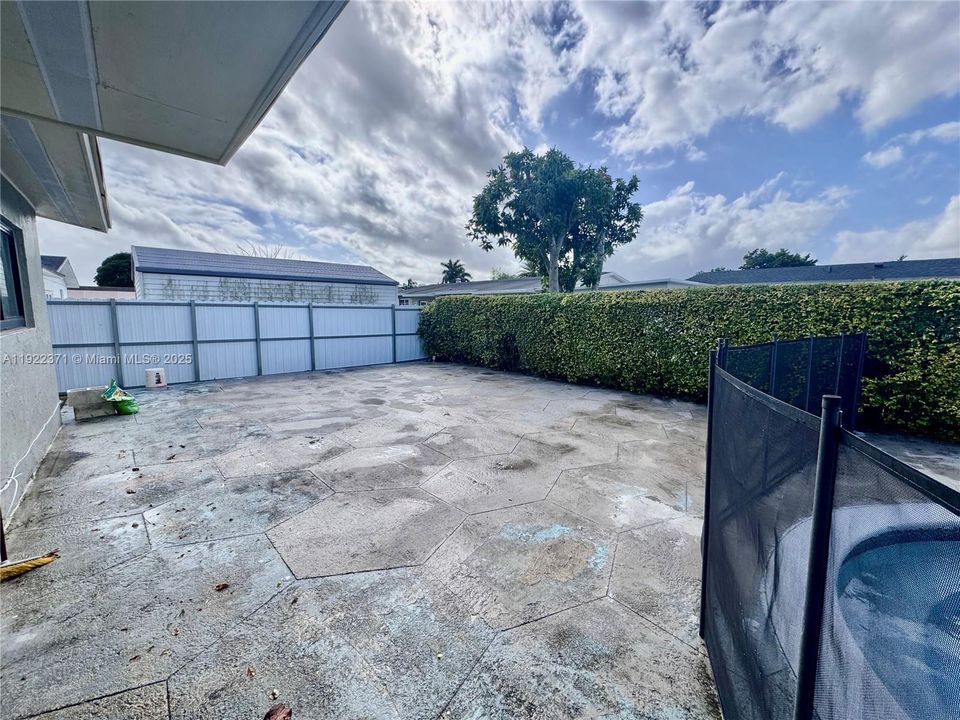 For Rent: $4,000 (3 beds, 2 baths, 1599 Square Feet)