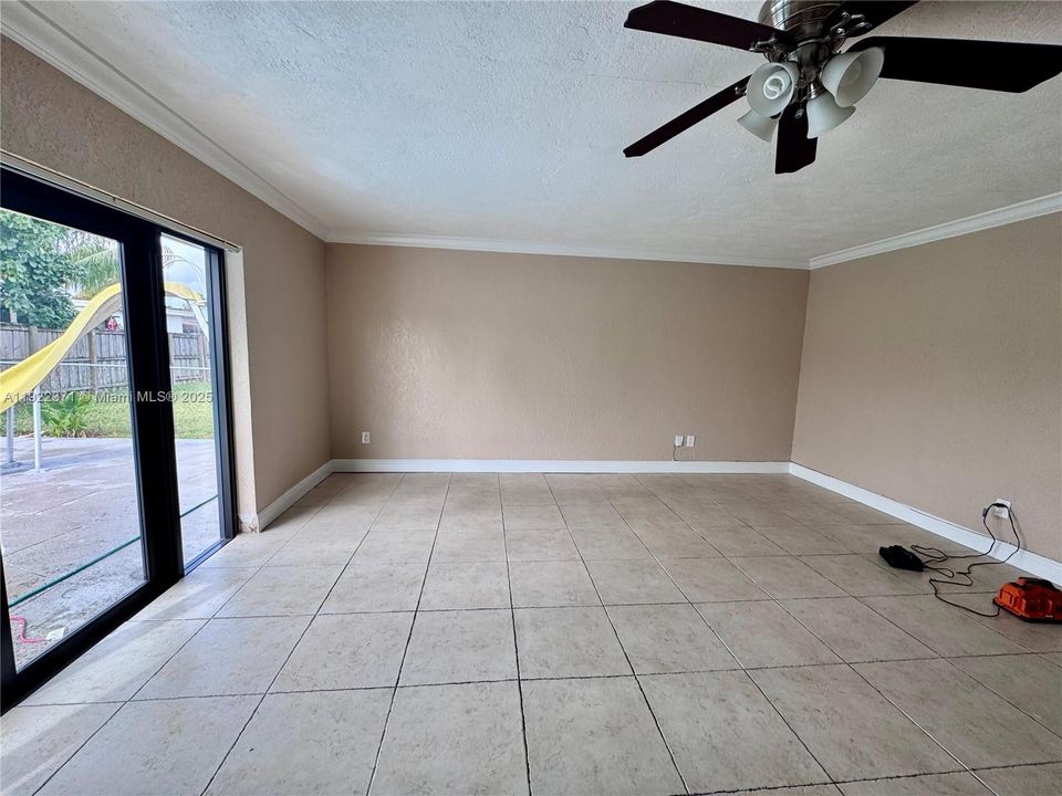 For Rent: $4,000 (3 beds, 2 baths, 1599 Square Feet)