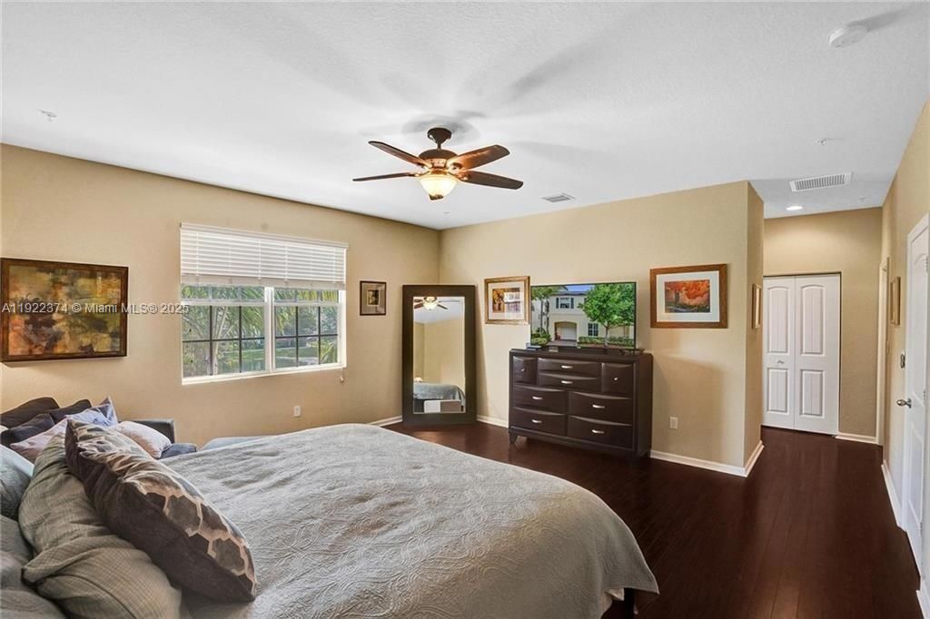 For Rent: $3,300 (3 beds, 2 baths, 2036 Square Feet)