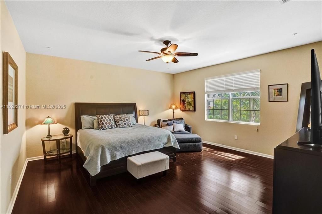 For Rent: $3,300 (3 beds, 2 baths, 2036 Square Feet)