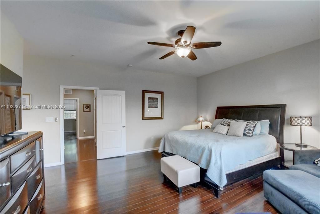 For Rent: $3,300 (3 beds, 2 baths, 2036 Square Feet)