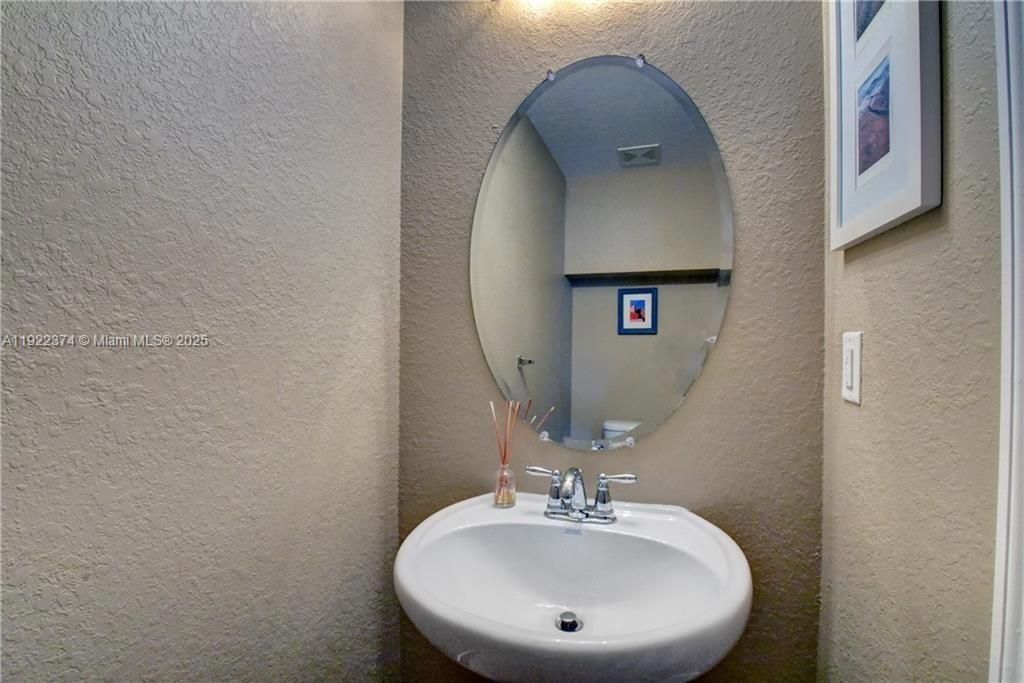 For Rent: $3,300 (3 beds, 2 baths, 2036 Square Feet)