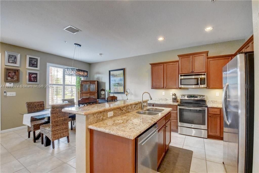 For Rent: $3,300 (3 beds, 2 baths, 2036 Square Feet)