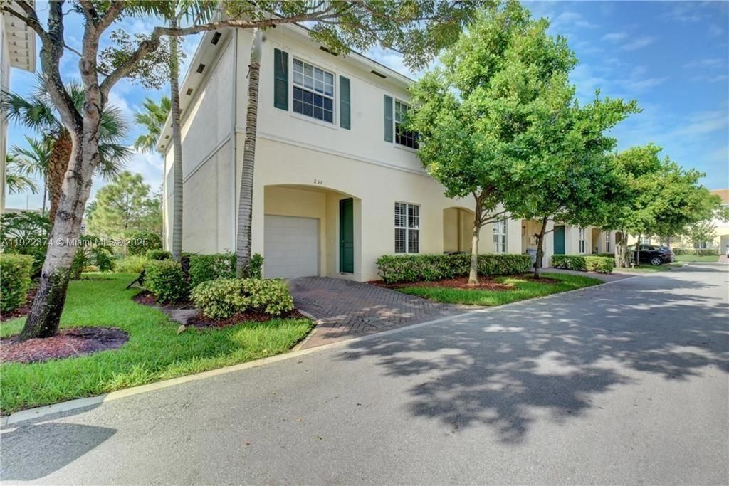 For Rent: $3,300 (3 beds, 2 baths, 2036 Square Feet)