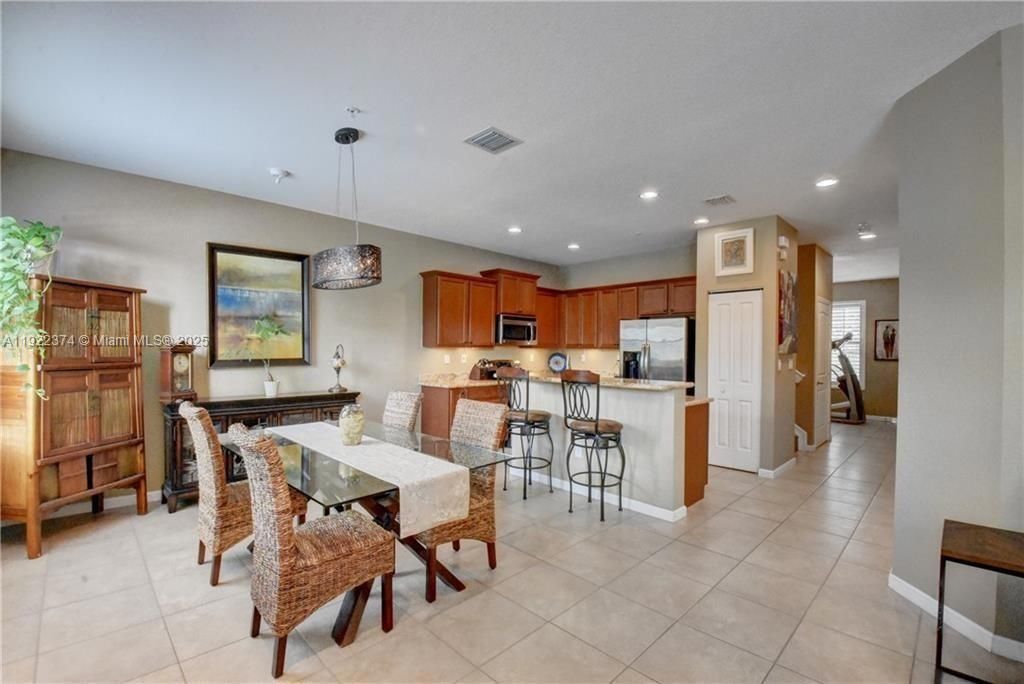 For Rent: $3,300 (3 beds, 2 baths, 2036 Square Feet)