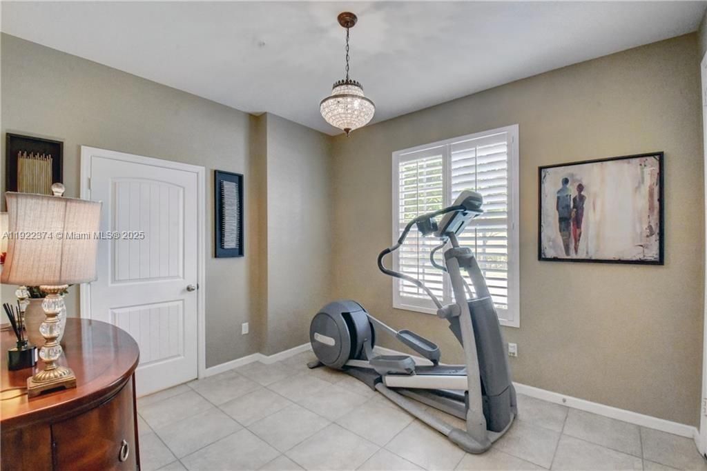 For Rent: $3,300 (3 beds, 2 baths, 2036 Square Feet)