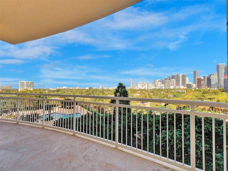 For Sale: $645,000 (2 beds, 2 baths, 1140 Square Feet)