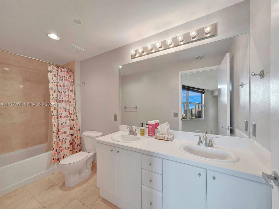 For Sale: $645,000 (2 beds, 2 baths, 1140 Square Feet)