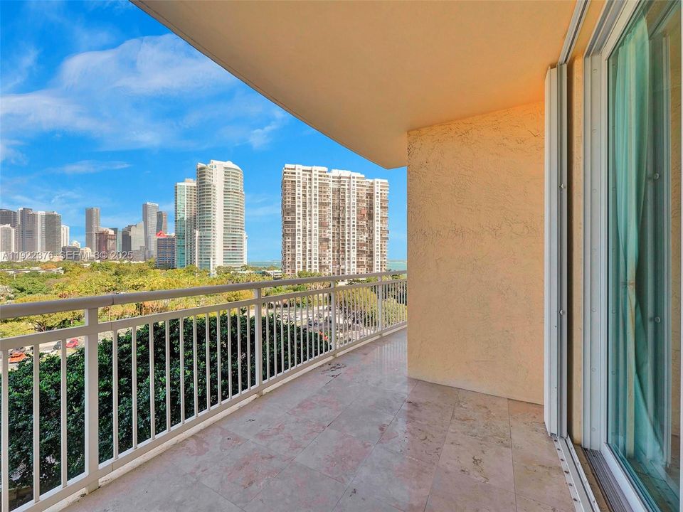 For Sale: $645,000 (2 beds, 2 baths, 1140 Square Feet)