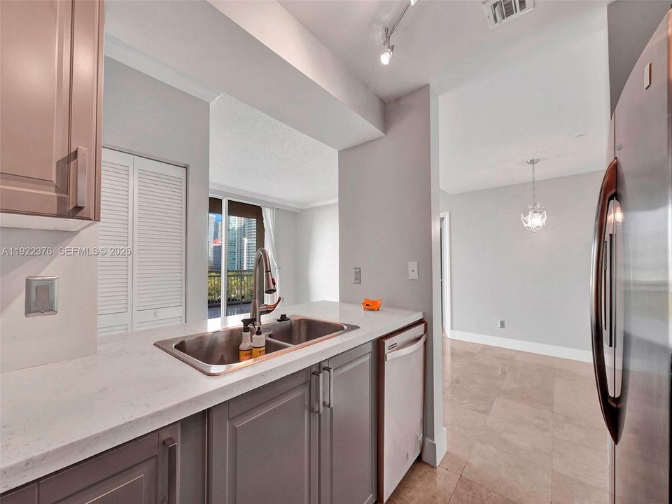 For Sale: $645,000 (2 beds, 2 baths, 1140 Square Feet)