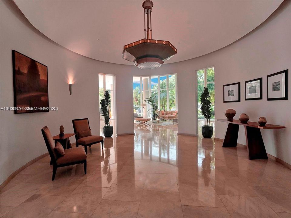 For Sale: $645,000 (2 beds, 2 baths, 1140 Square Feet)