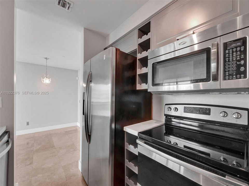 For Sale: $645,000 (2 beds, 2 baths, 1140 Square Feet)