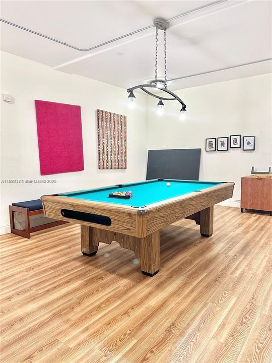 For Sale: $499,000 (1 beds, 1 baths, 1190 Square Feet)