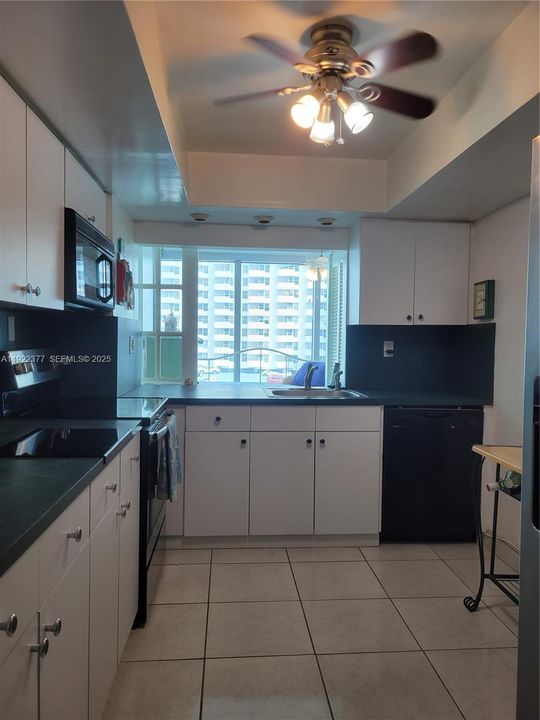For Sale: $499,000 (1 beds, 1 baths, 1190 Square Feet)
