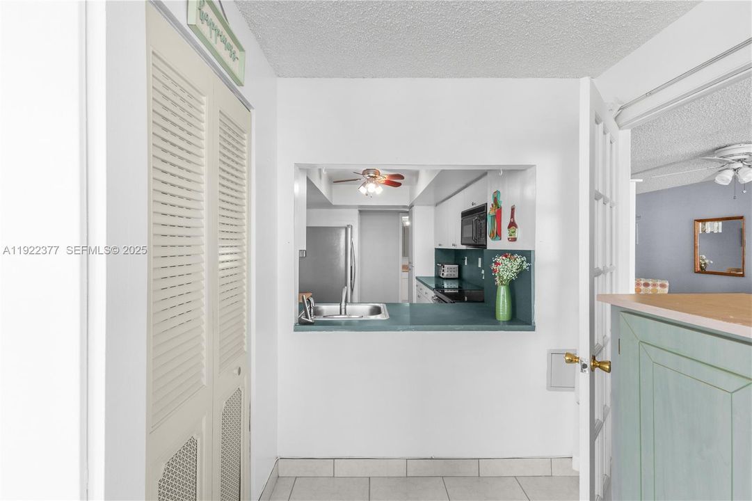 For Sale: $499,000 (1 beds, 1 baths, 1190 Square Feet)