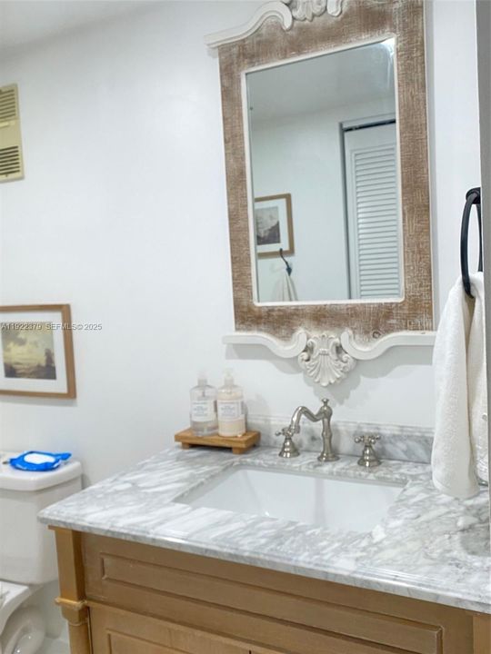 En Venta: $265,000 (2 camas, 2 baños, 1100 Pies cuadrados)