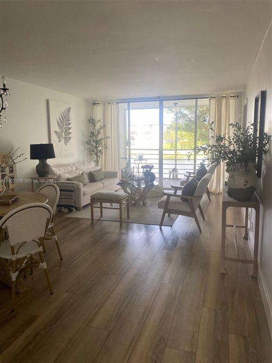 En Venta: $265,000 (2 camas, 2 baños, 1100 Pies cuadrados)