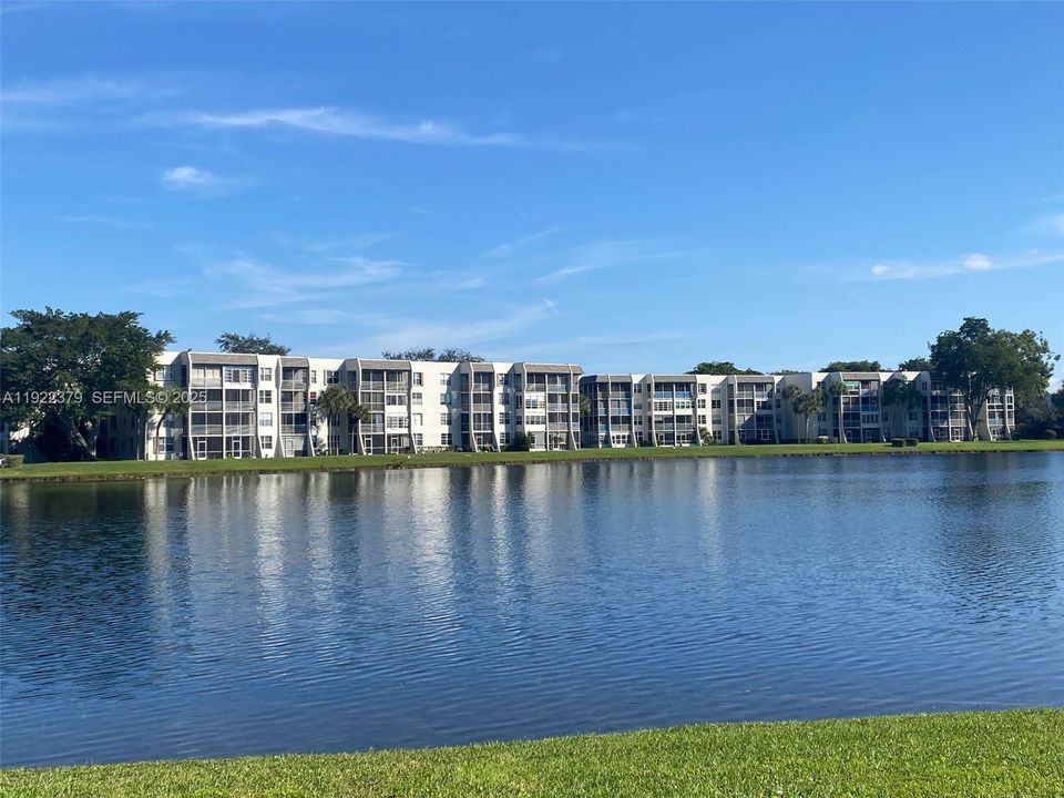 En Venta: $265,000 (2 camas, 2 baños, 1100 Pies cuadrados)