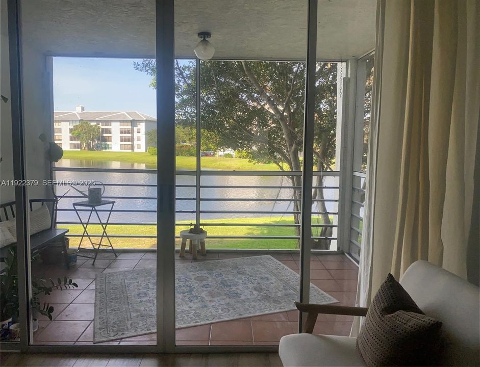 En Venta: $265,000 (2 camas, 2 baños, 1100 Pies cuadrados)