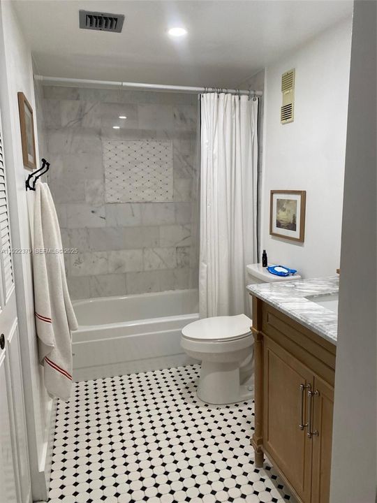 En Venta: $265,000 (2 camas, 2 baños, 1100 Pies cuadrados)