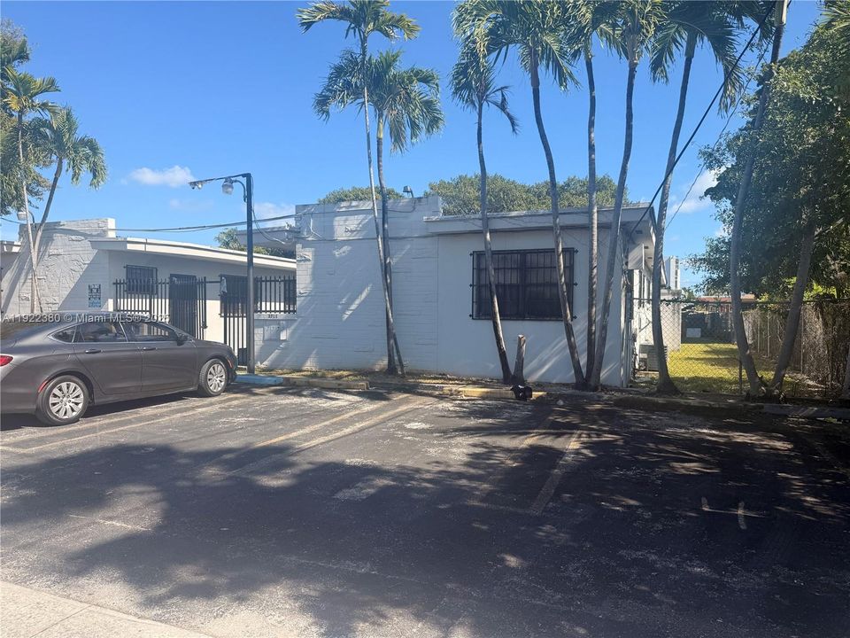 出租: $1,750 (1 贝兹, 1 浴室, 1953 平方英尺)