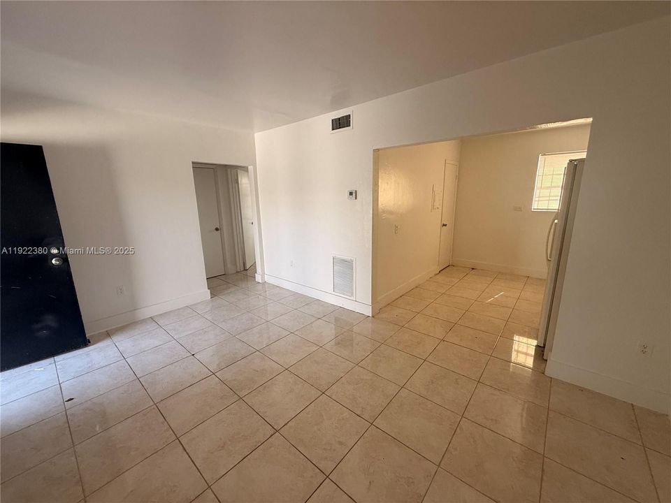 出租: $1,750 (1 贝兹, 1 浴室, 1953 平方英尺)