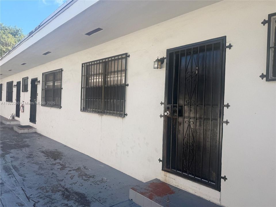 出租: $1,750 (1 贝兹, 1 浴室, 1953 平方英尺)