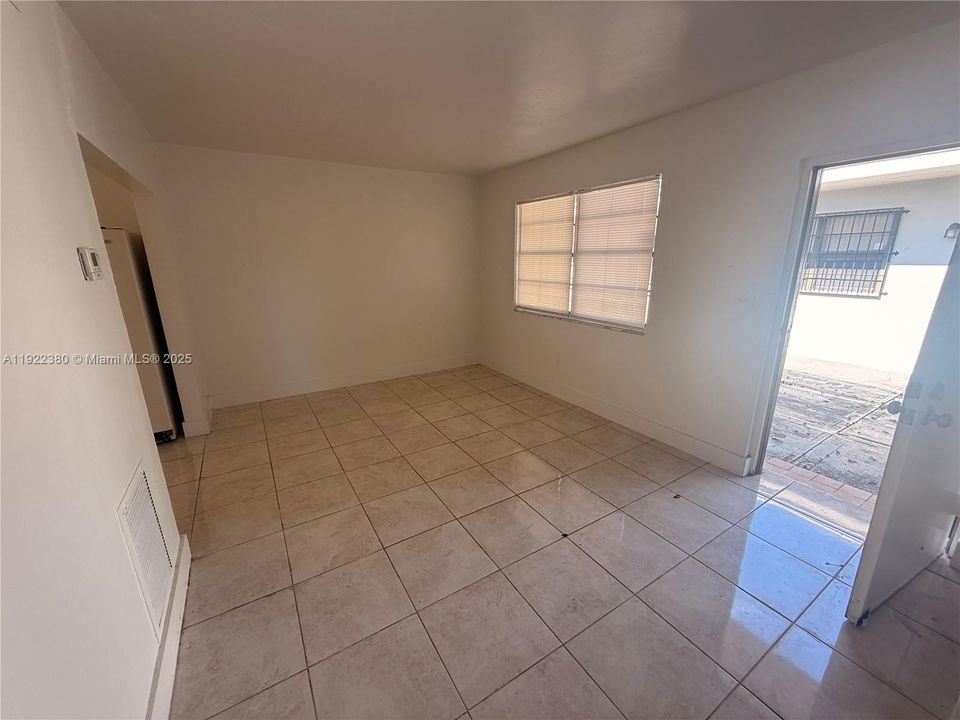 出租: $1,750 (1 贝兹, 1 浴室, 1953 平方英尺)