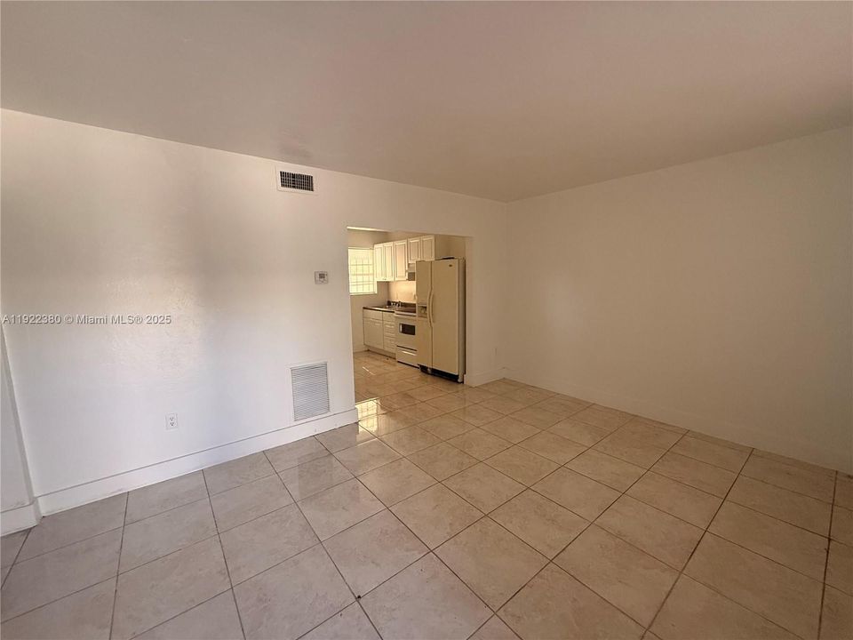 出租: $1,750 (1 贝兹, 1 浴室, 1953 平方英尺)