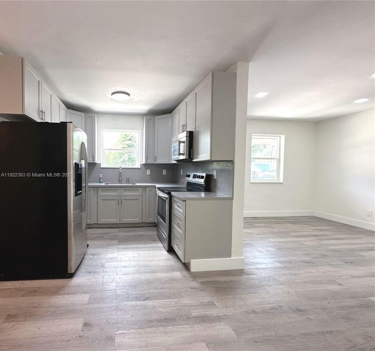 В аренду: $2,950 (3 спален, 2 ванн, 1215 Квадратных фут)