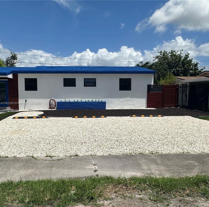 В аренду: $2,950 (3 спален, 2 ванн, 1215 Квадратных фут)