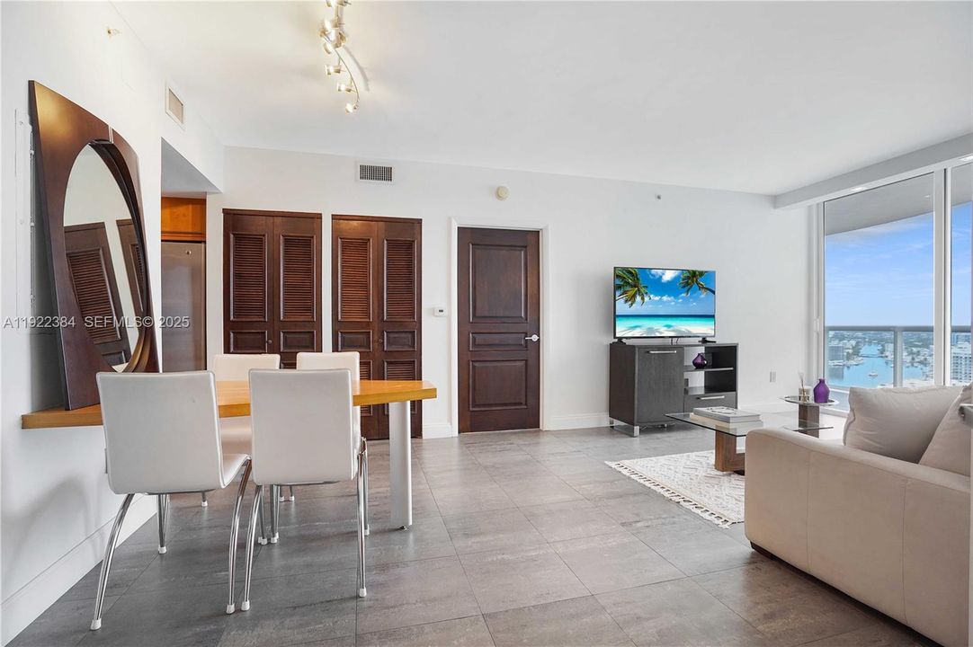 For Rent: $4,100 (1 beds, 1 baths, 808 Square Feet)