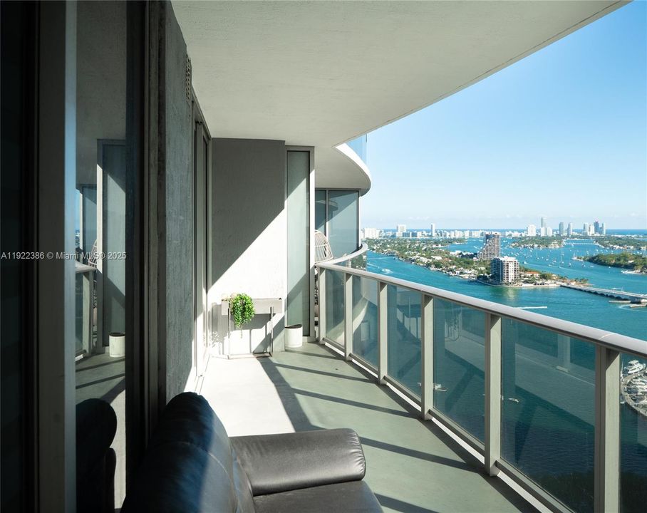 合同活跃: $3,999 (1 贝兹, 2 浴室, 979 平方英尺)