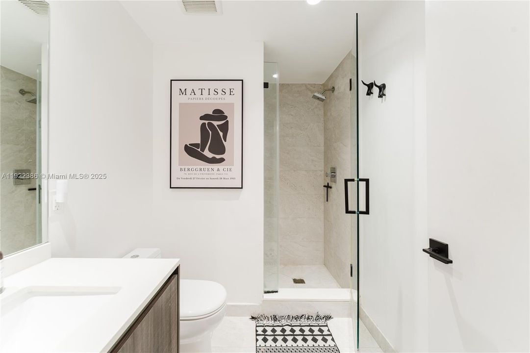 合同活跃: $3,999 (1 贝兹, 2 浴室, 979 平方英尺)