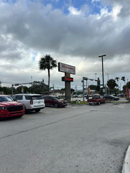 For Rent: $1,850 (1 beds, 1 baths, 596 Square Feet)