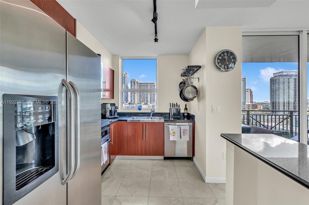 待售: $769,000 (2 贝兹, 2 浴室, 1436 平方英尺)