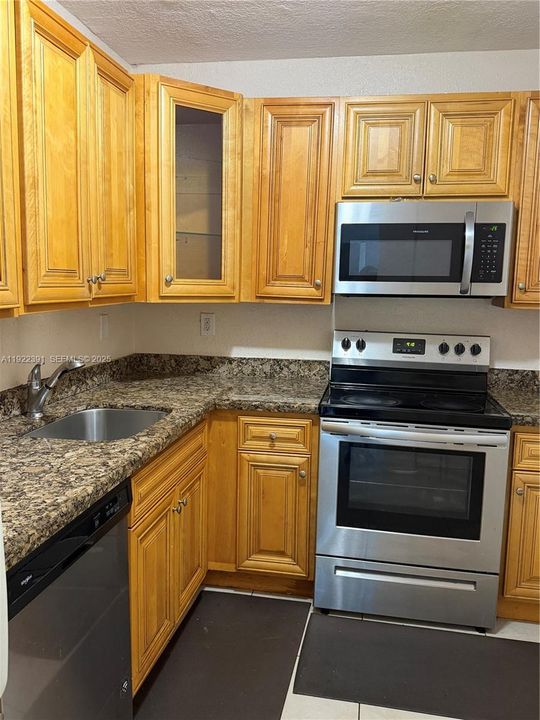 待售: $269,000 (2 贝兹, 2 浴室, 902 平方英尺)