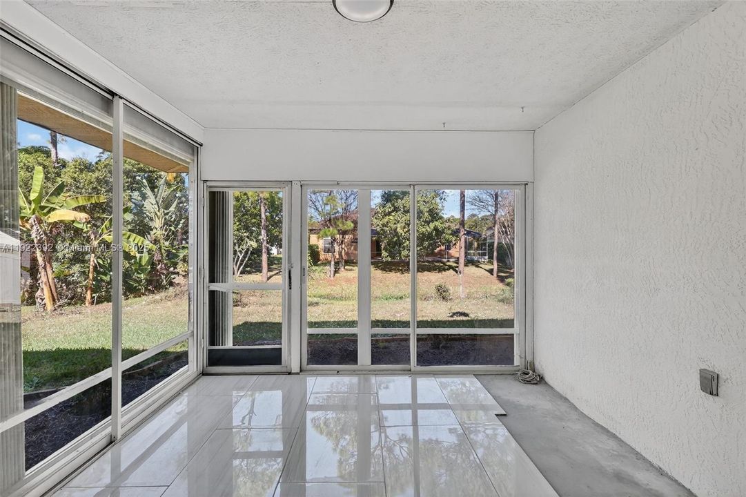 For Sale: $389,000 (3 beds, 2 baths, 1588 Square Feet)