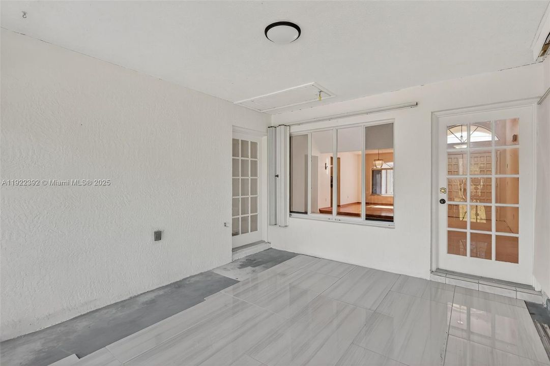 For Sale: $389,000 (3 beds, 2 baths, 1588 Square Feet)