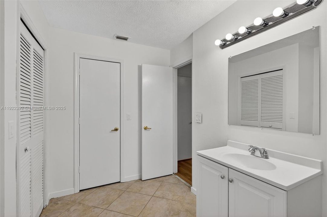 For Sale: $389,000 (3 beds, 2 baths, 1588 Square Feet)