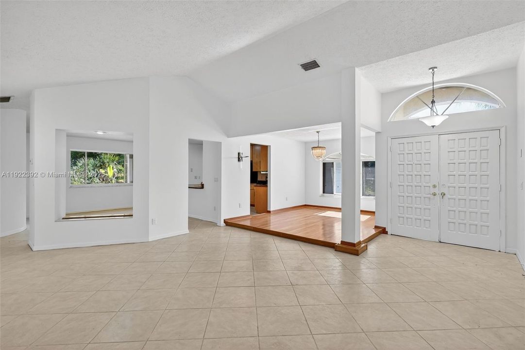 For Sale: $389,000 (3 beds, 2 baths, 1588 Square Feet)